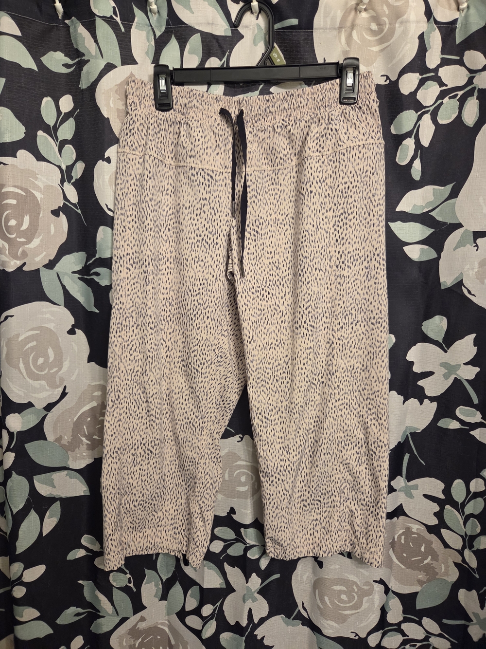 Lululemon Step Lively Crop Dottie Dash Grain Black